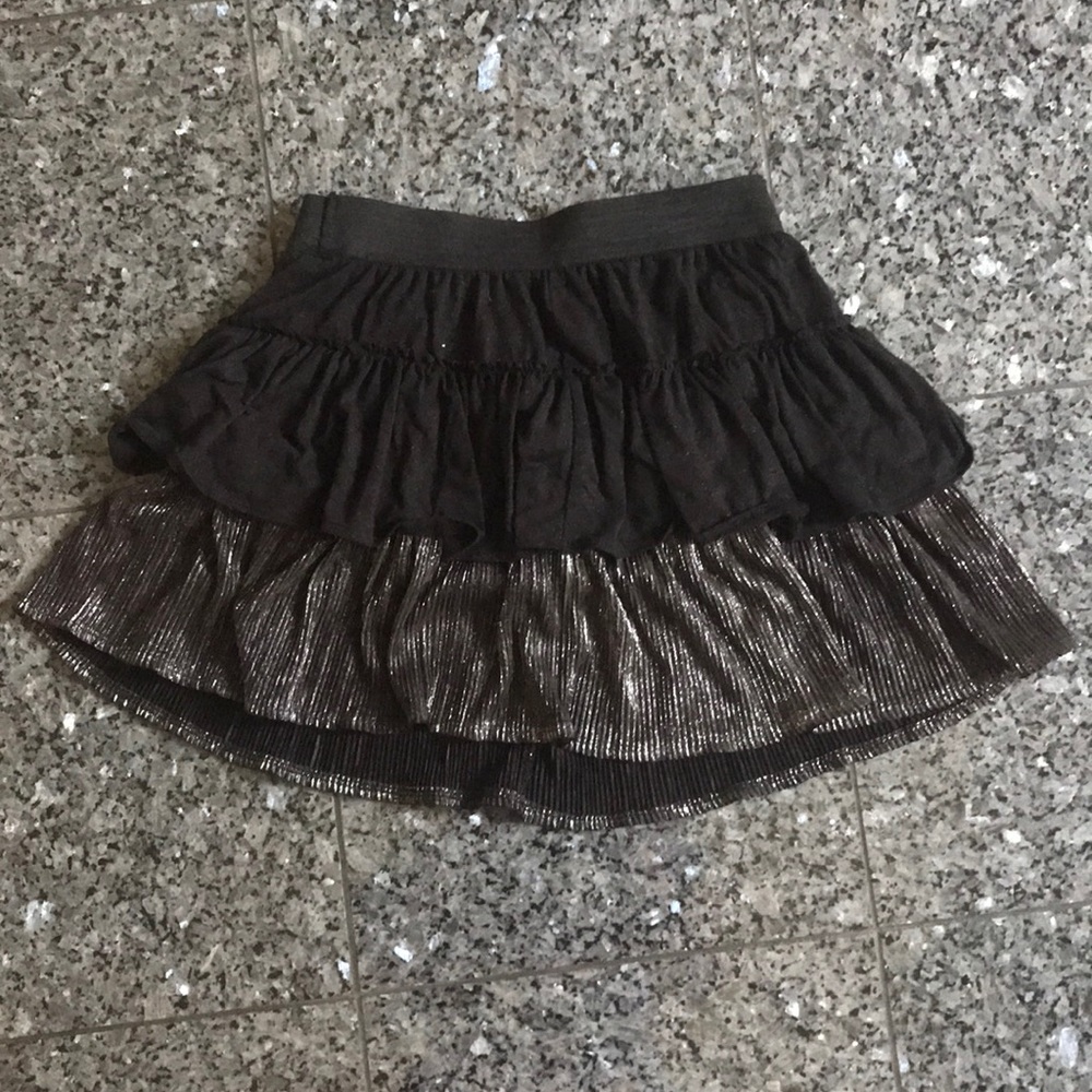 1 Black and Sliver Skort. Size XL